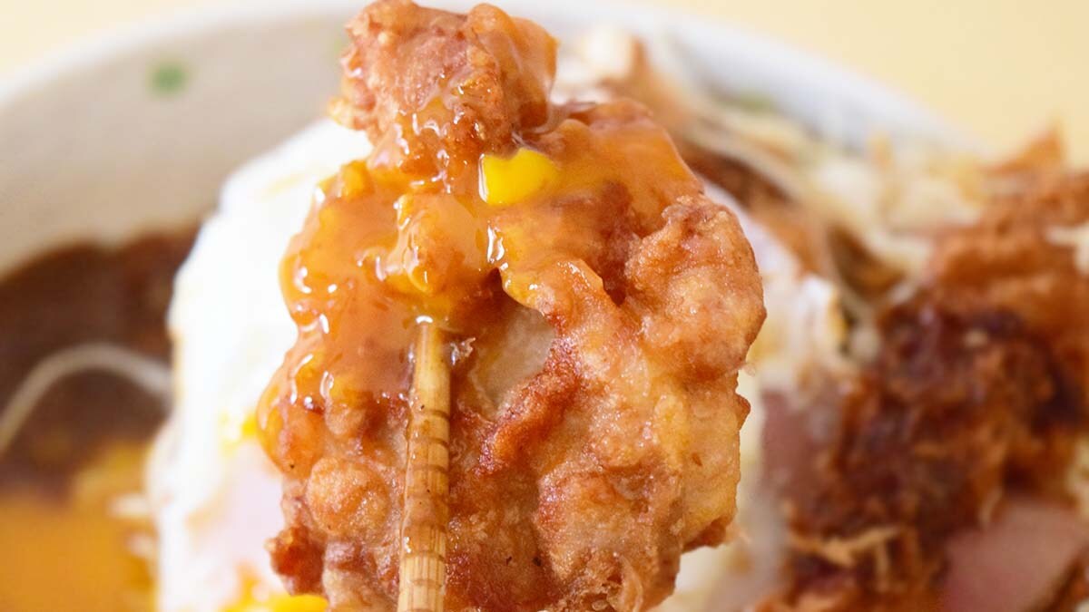 から揚げや揚げ物はどしんと1個1個がボリューミーです。