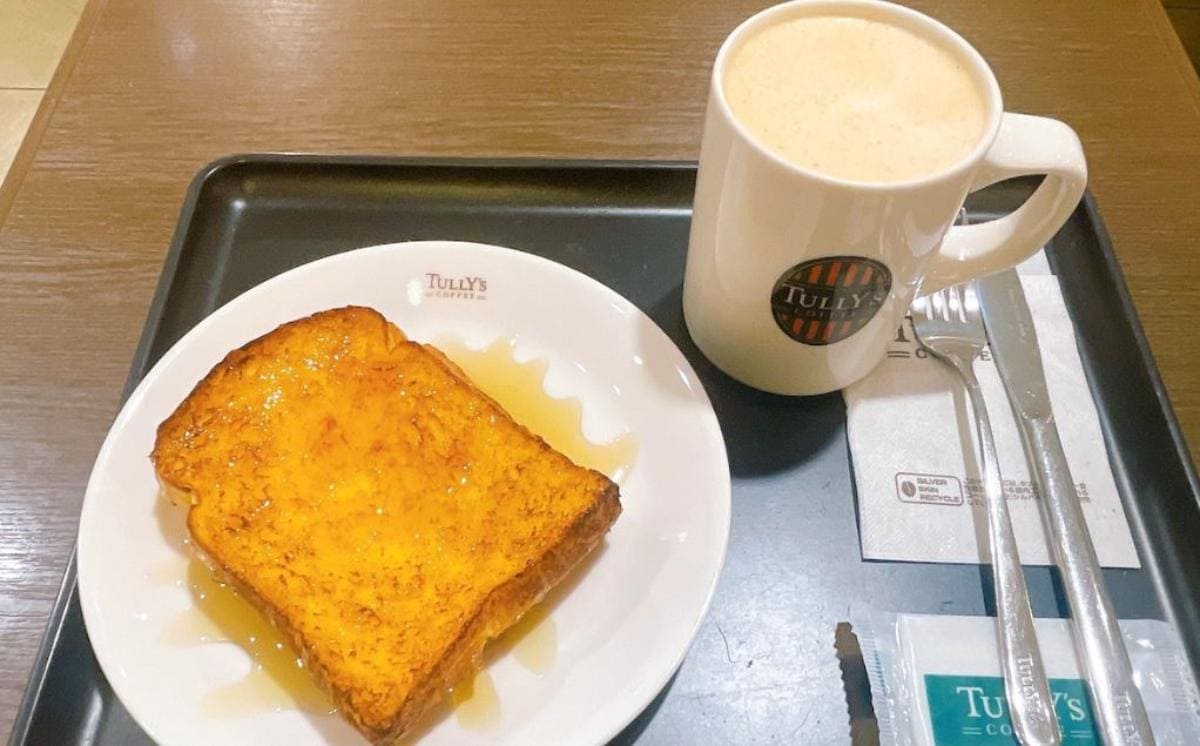 耳までふんわりやわらかく仕上げた、タリーズ自慢の「まろやかカスタードフレンチトーストセット」
