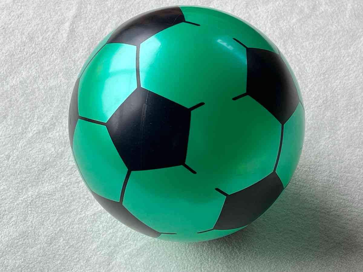 ダイソーの「スポーツボール（プリント、8.5インチ）」