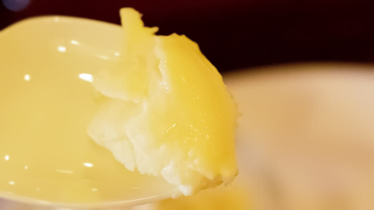 パンケーキを食べ終えてからアイスをすくってみると、ちょうどいいやわらかさになっていました。