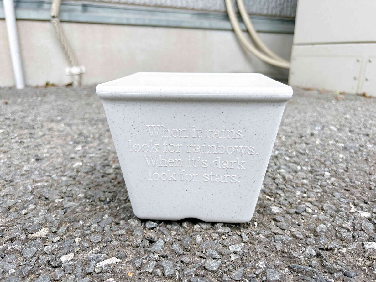 おしゃれで使いやすい正方形サイズ「再生プラスチックを使用した環境に優しい植木鉢 5号」
