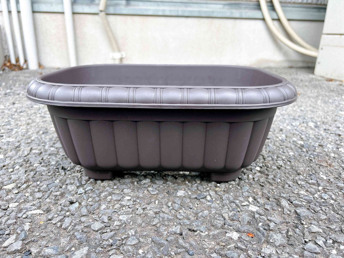 リサイクル材料100%に驚き「再生プラスチックを使用したエコエーデルプランター330」