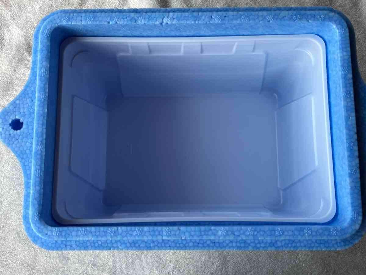 ダイソーの「日本製発泡クーラーBOXインナー付」にはインナーケースがついている