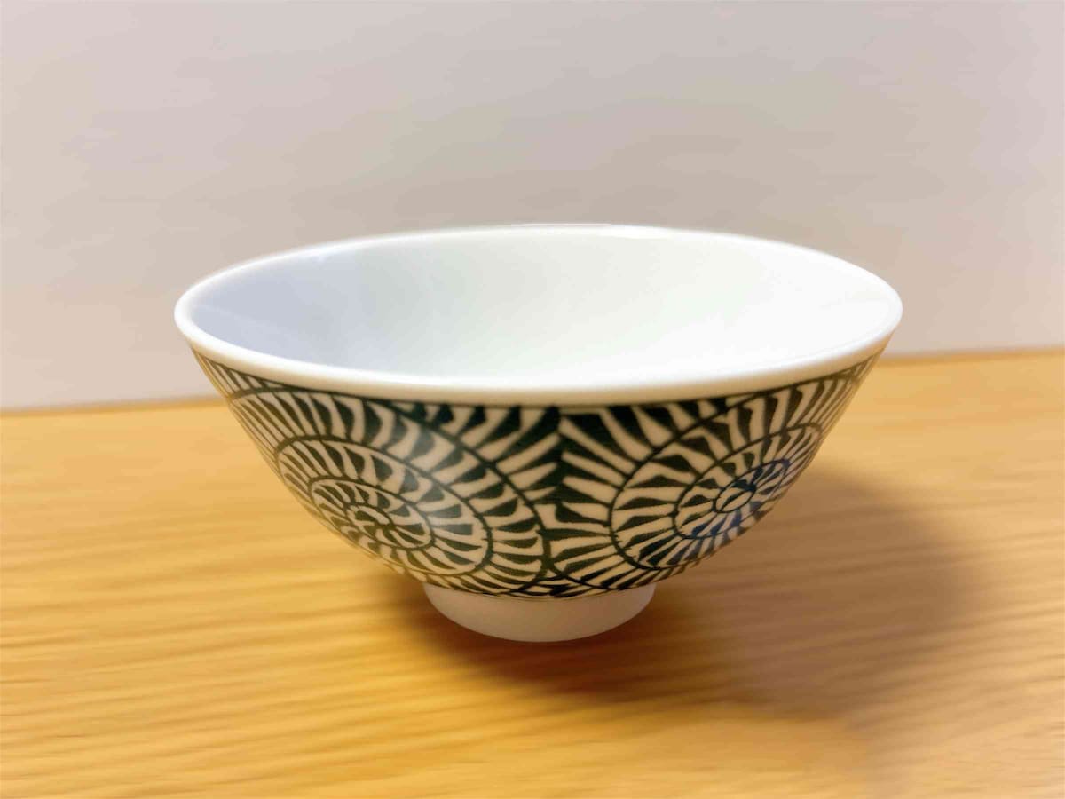 伝統的なたこ唐草模様の茶碗「丸飯碗 たこ唐草」