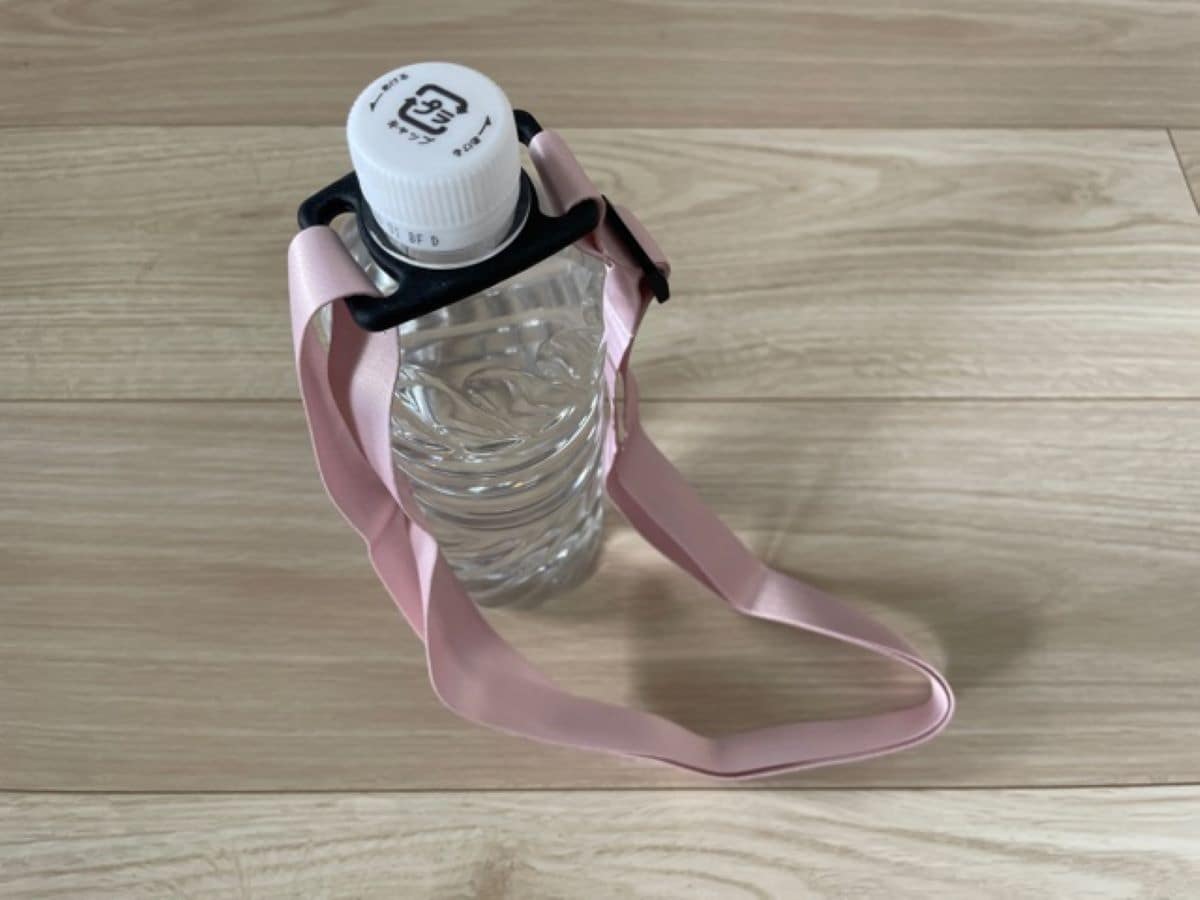 セリアのボトルホルダー「ペットボトルストラップ」の使用方法