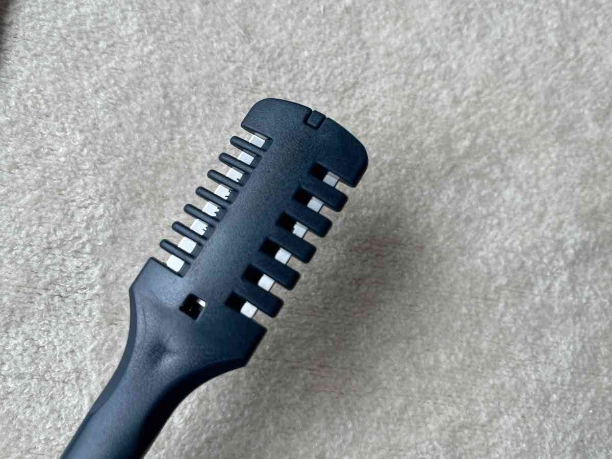 狭い面ではムダ毛をしっかりとカットでき、広い面では適量をカットする