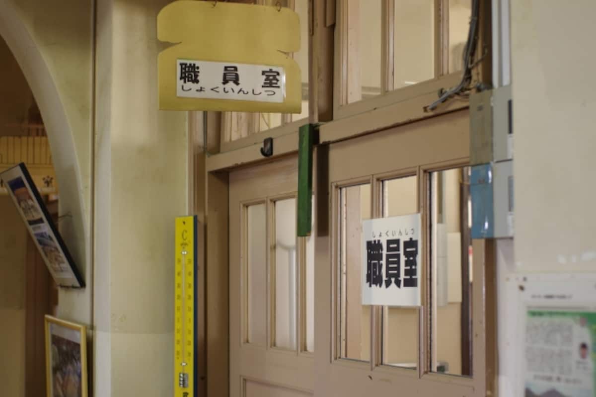 愛媛県松山市の場合、PTA事務員は職員室で業務を行うことが多い