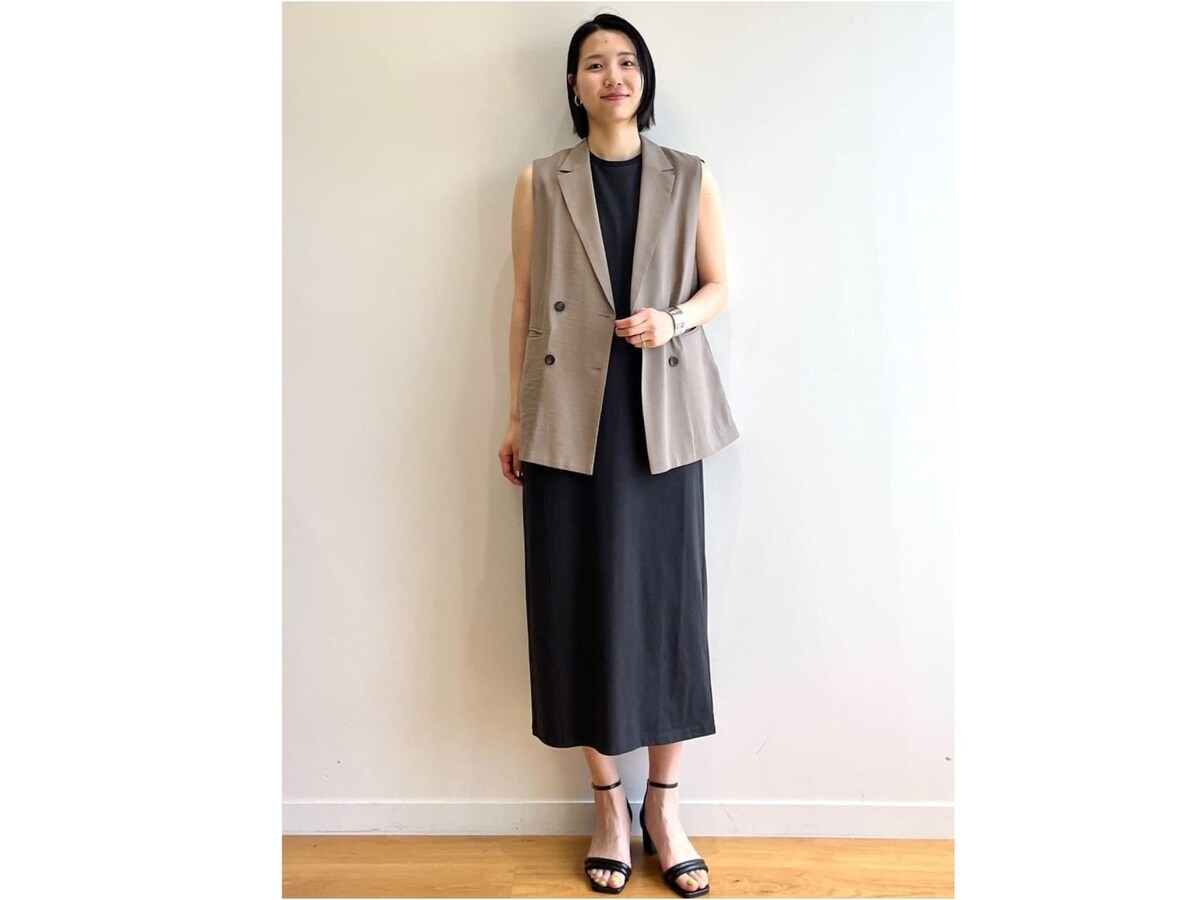 トレンドのジレを羽織ってスタイリッシュにカバー　出典：WEAR