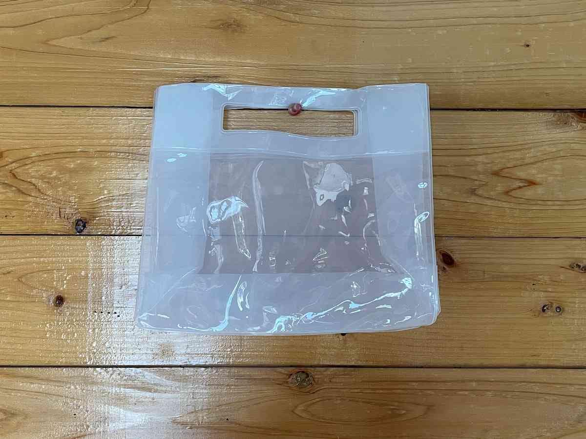 外側だけの場合は半透明のバッグ