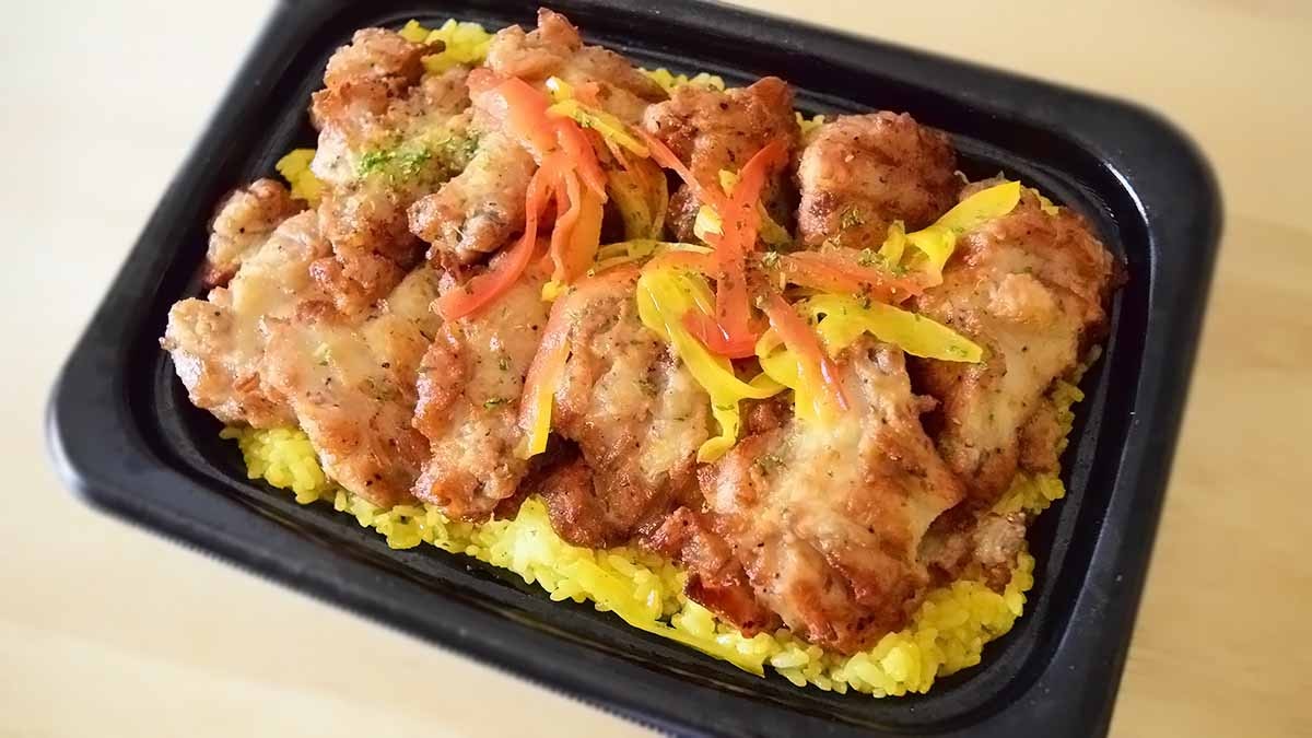 サフランライスはほどよく味付けされています。