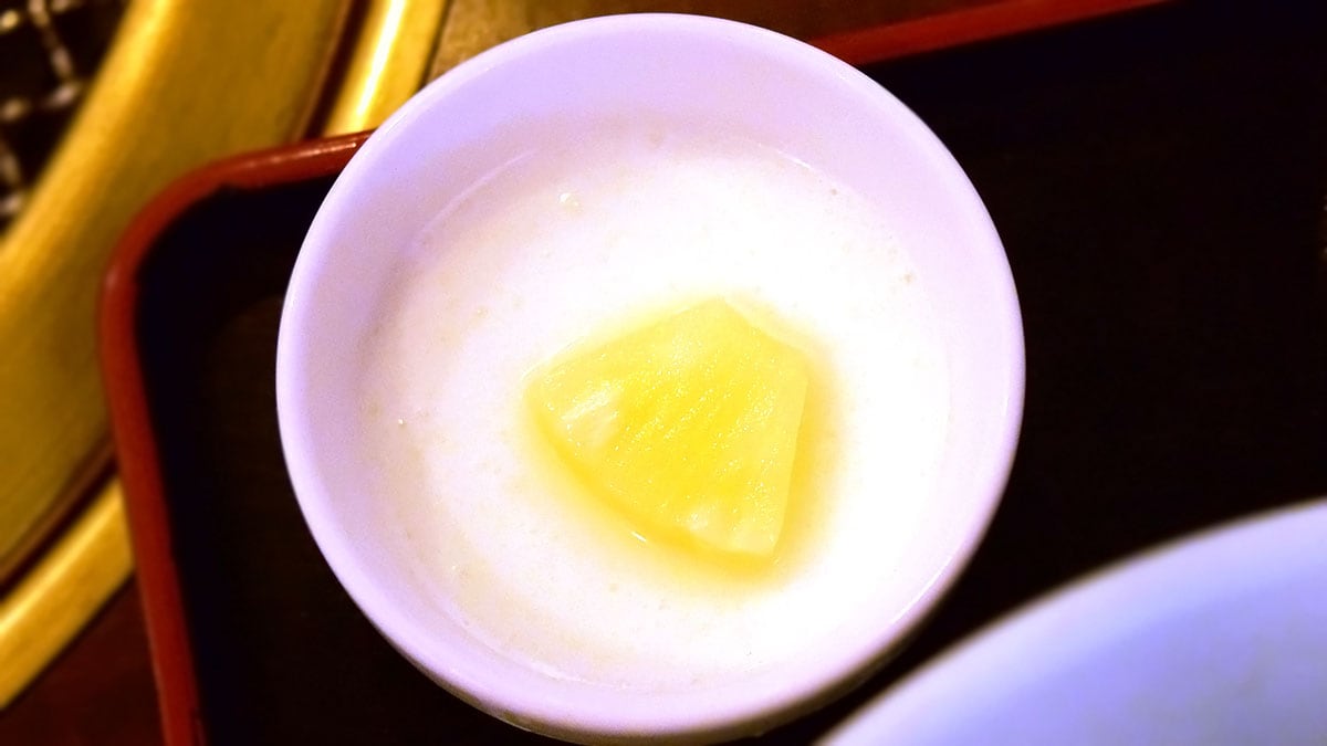 杏仁豆腐はクセが少なく、あっさりとした口当たり。