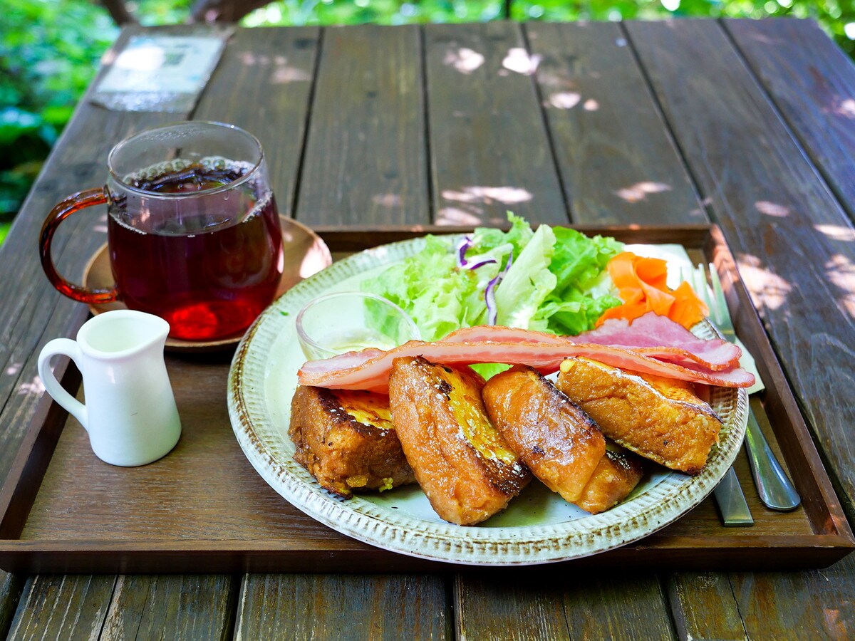 フレンチトーストプレート（税込1500円）※ベーコン、ミニサラダ、ドリンク付き