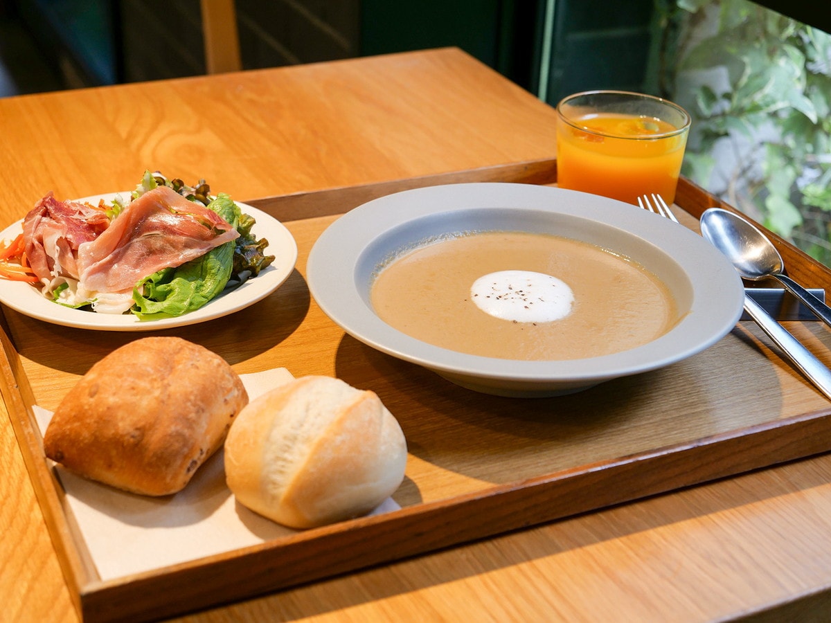 MORNING SET（税込1650円）※パン、サラダ、ドリンク付き