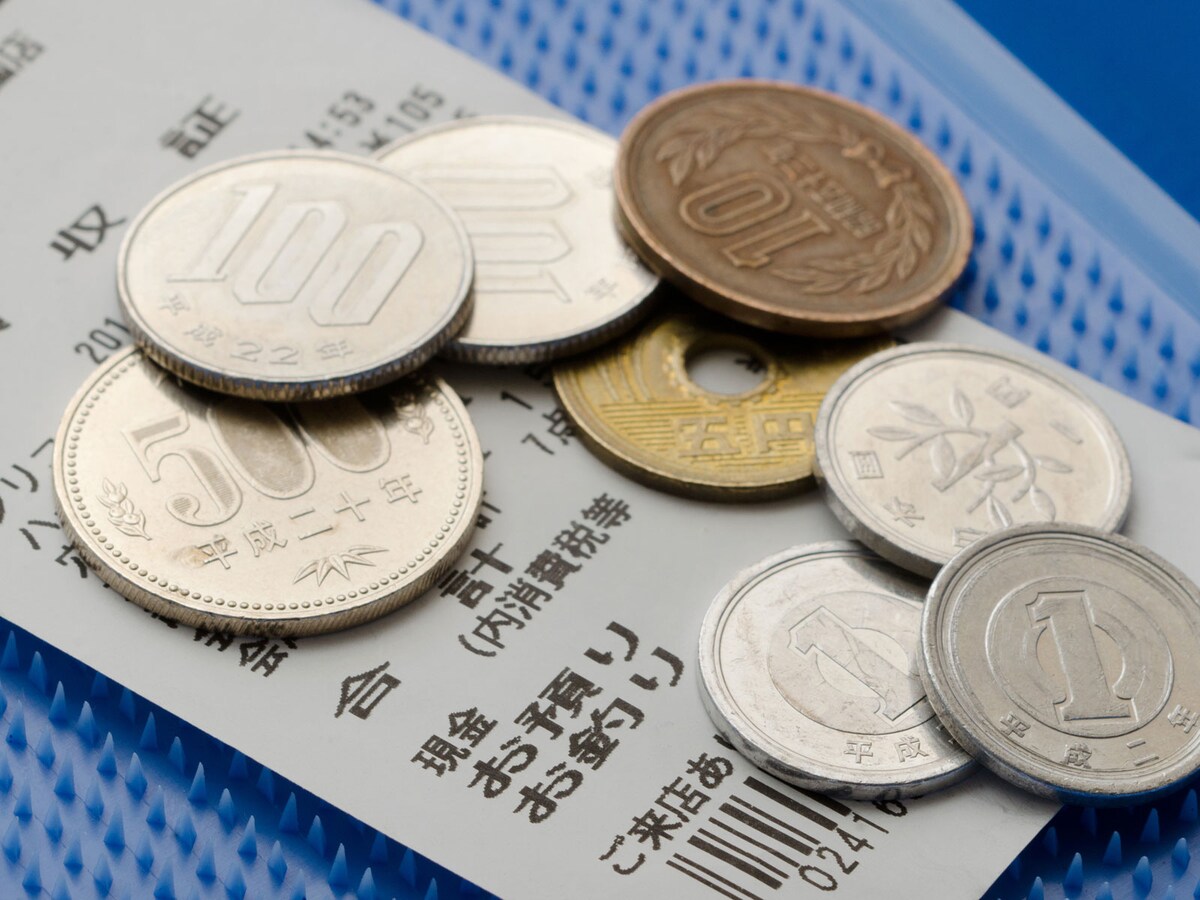 手渡した代金の釣銭を「トレイに置かれた」とキレる人もいる