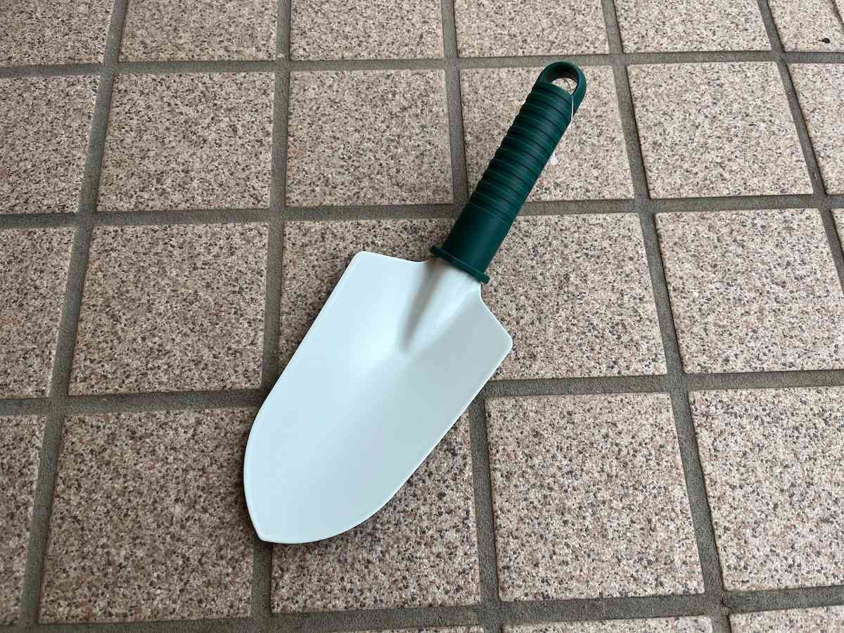 ダイソーの「プラ柄移植こて」