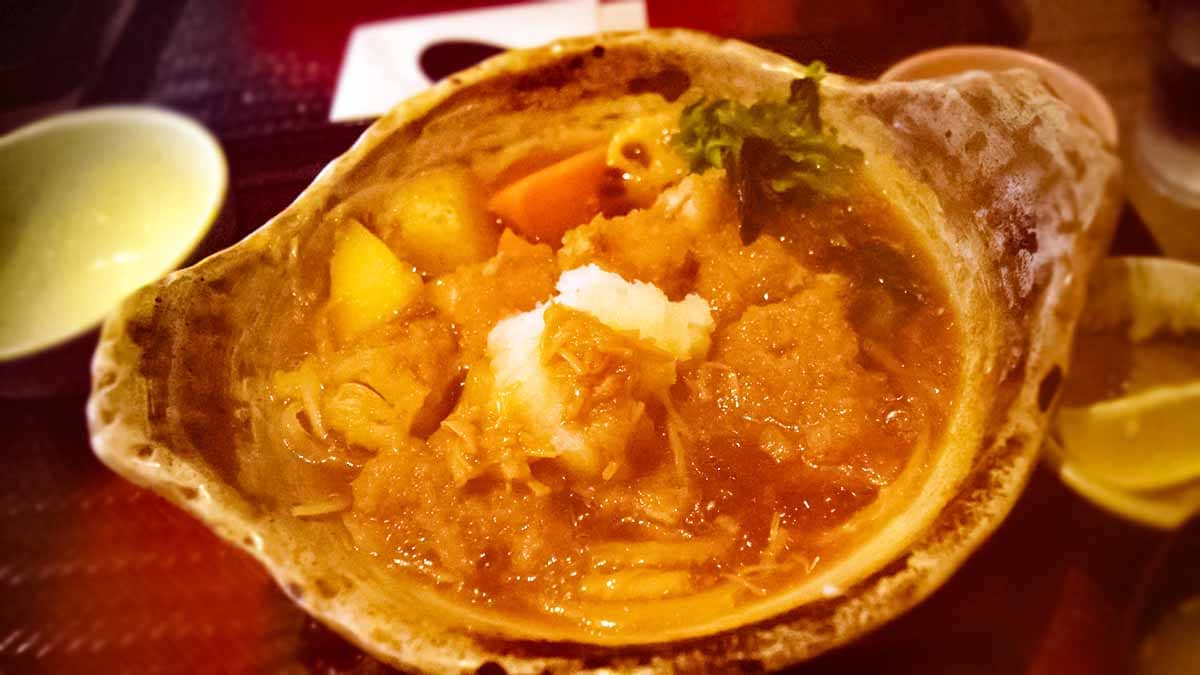 クタクタに煮込まれていて、野菜もかつもとてもやわらかく、特製だれのやさしい味わいがしみ込んでいます