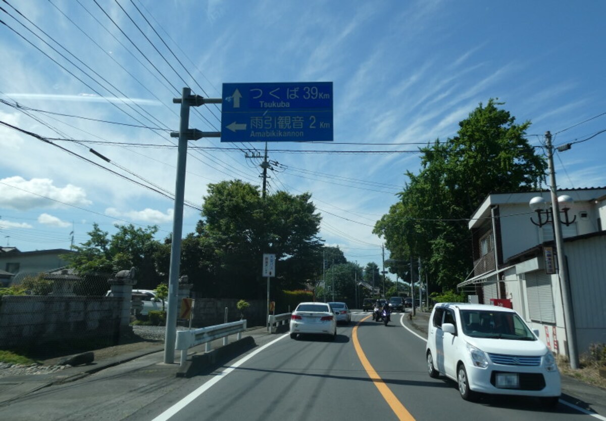 岩瀬駅方面からの雨引観音への案内