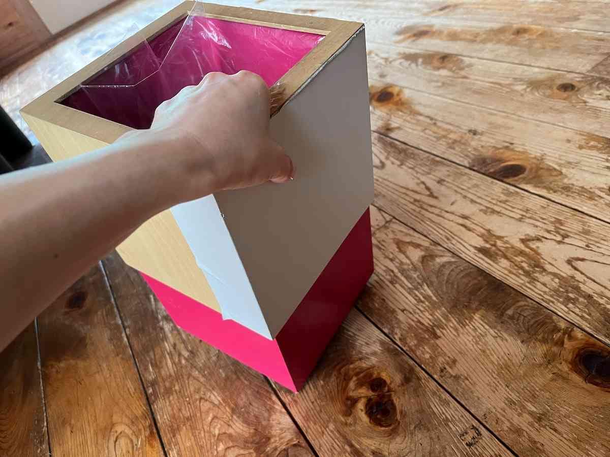 使うときにサッと引くだけなのでゴミ箱の移動も楽