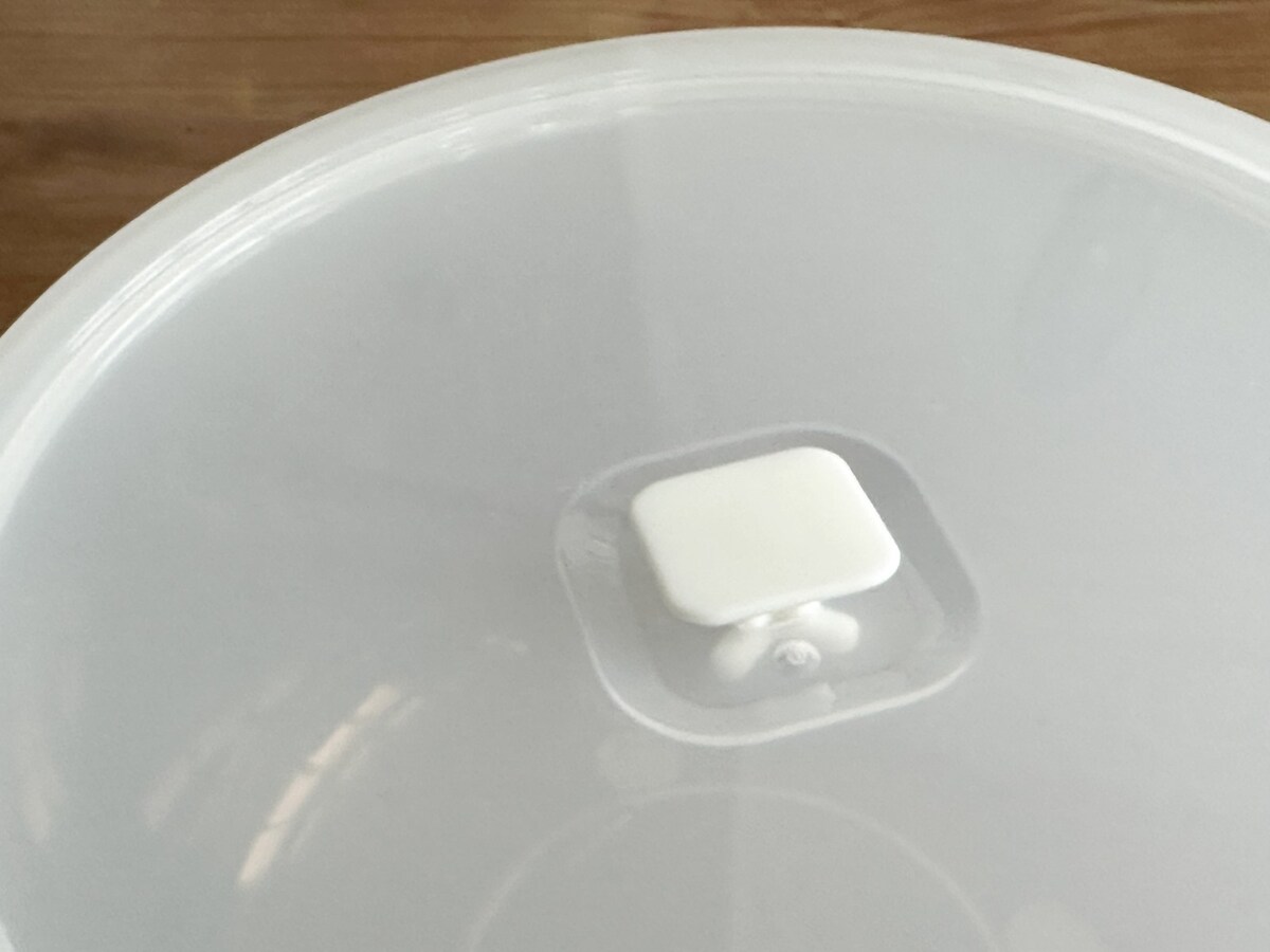 ふたには蒸気抜きがついている