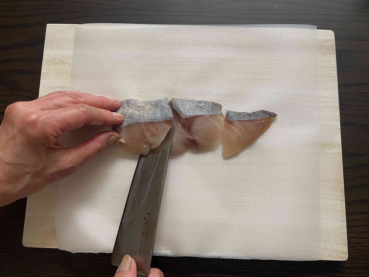 食材の匂い移りや色移りを防いでくれる上に、食材が切りやすくなる優れもの