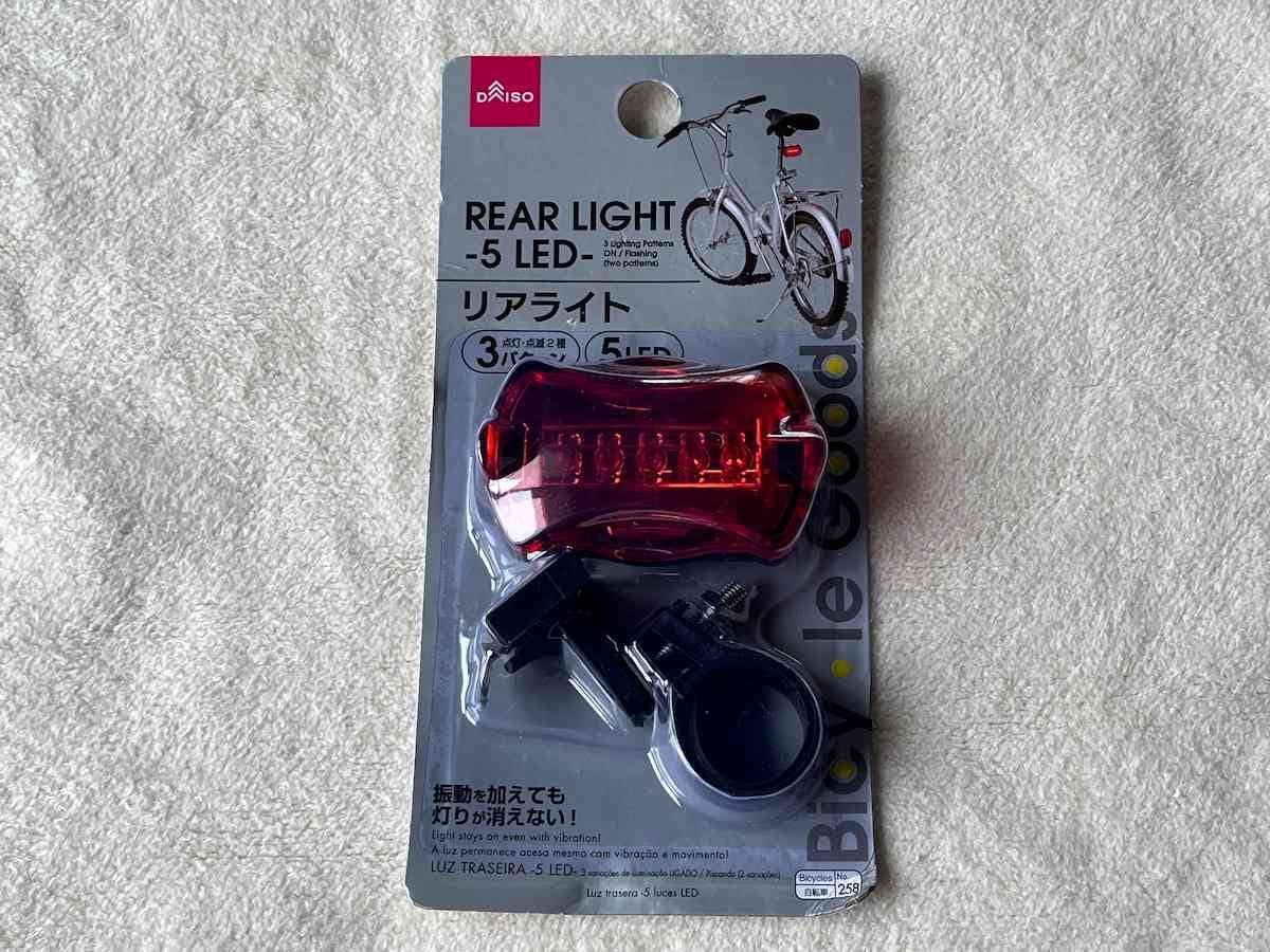 ダイソーの「5LEDリアライト」