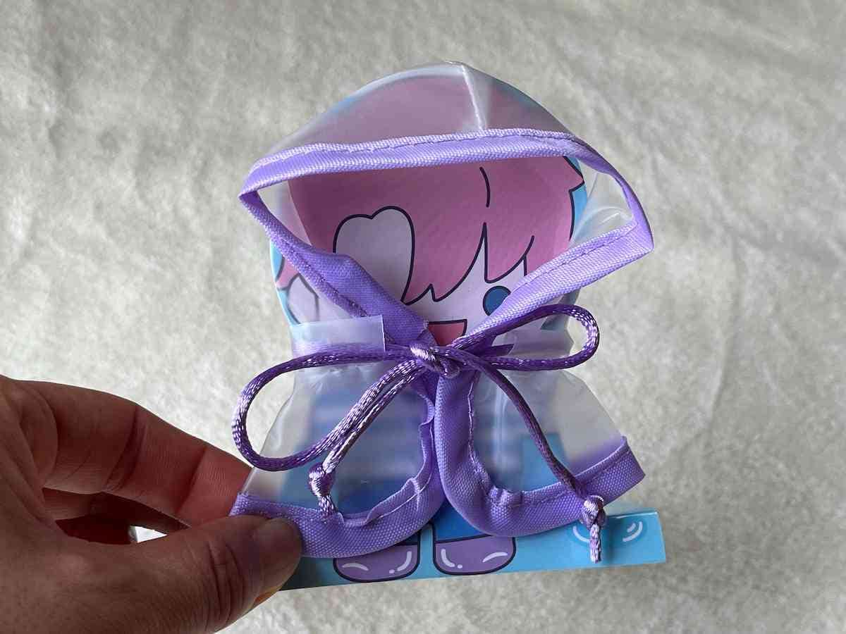 セリアの「ぬい用レインポンチョS ヲタコレ ぬい活」は雨だからこそ高鳴る