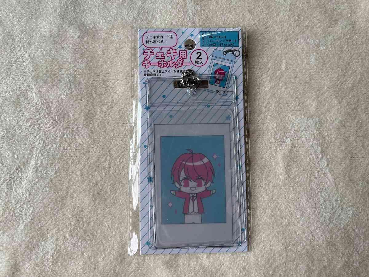 セリアの「チェキ用キーホルダー」