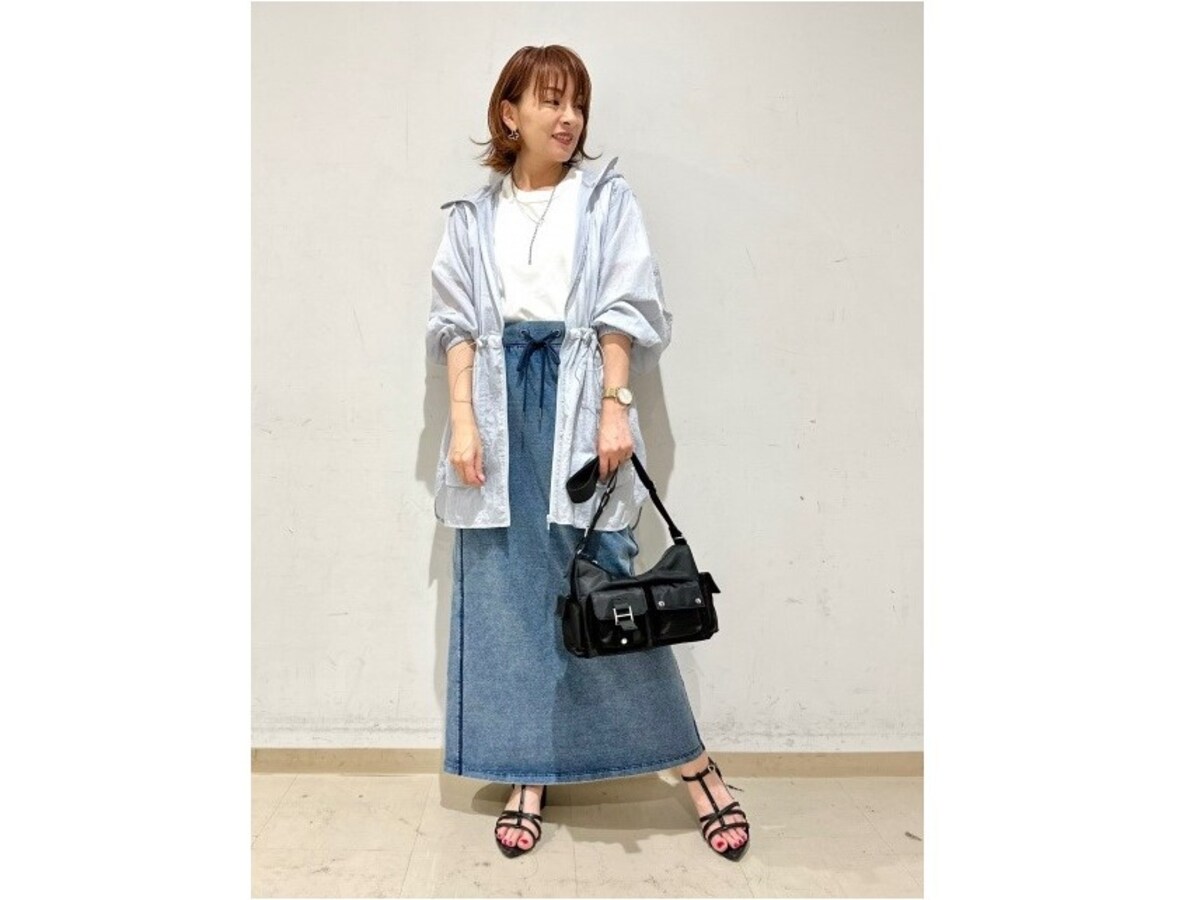 長袖でも透け感があるため軽やかに着られる　出典：StyleHint