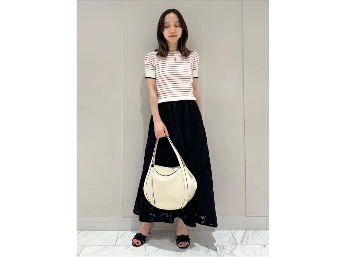 流行問わず使いやすいロングフレアスカートは万能です　出典：WEAR