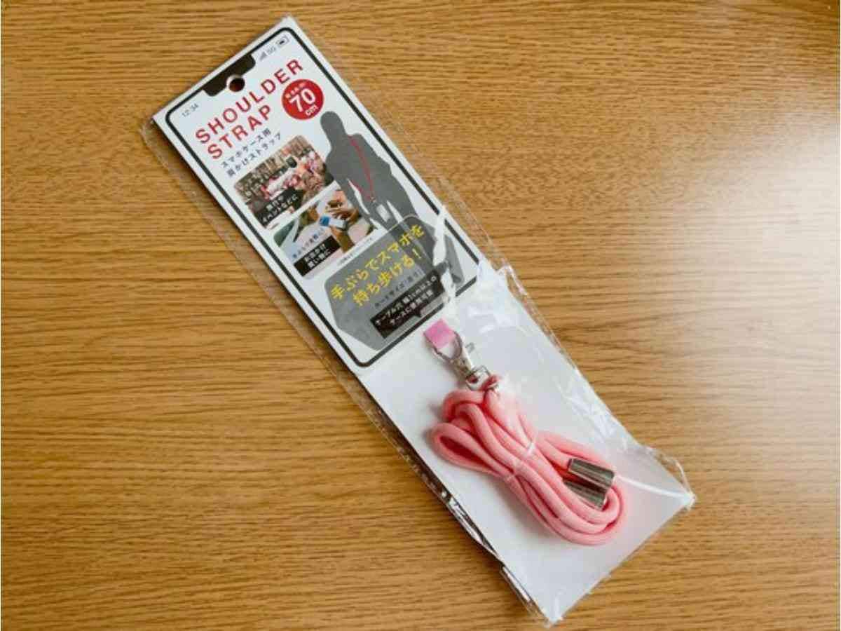 セリアの「スマホケース用 肩かけストラップ」