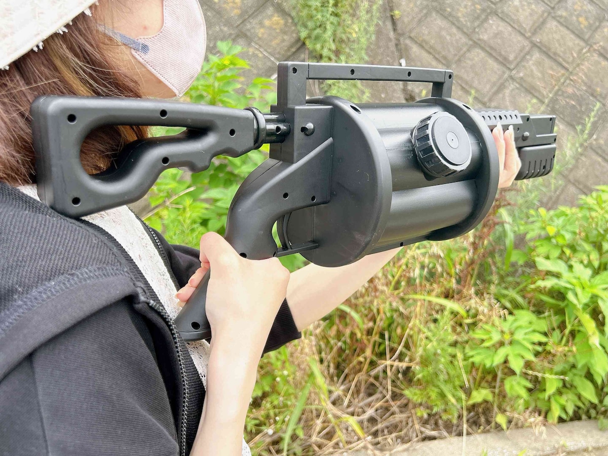 成人女性の筆者が持っても大きさを感じるサイズ