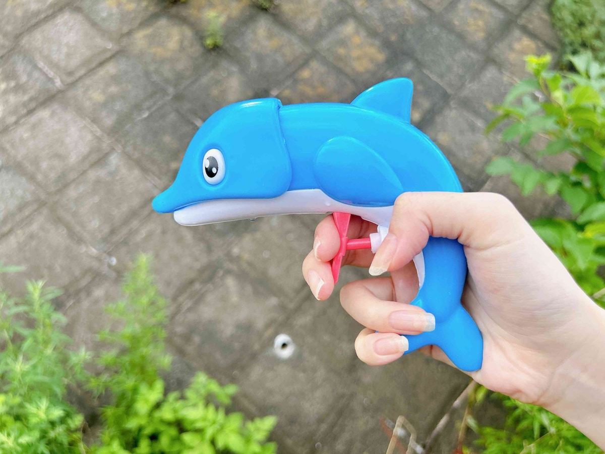 イルカが口を開いて水を噴射！ 「ウォーターガン ドルフィン」
