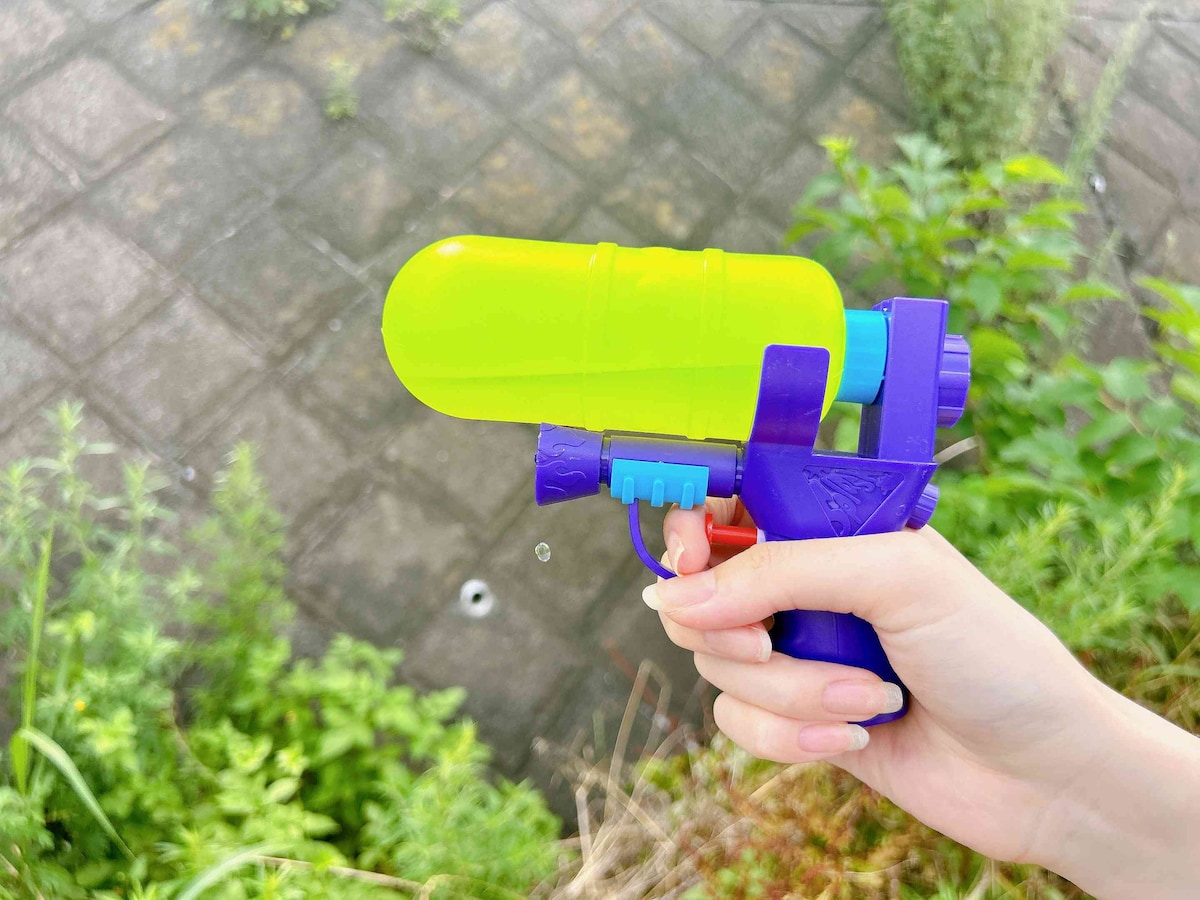 人気ゲームを思わせるイカしたデザインが話題！ 「スプラッシュウォーターガン」