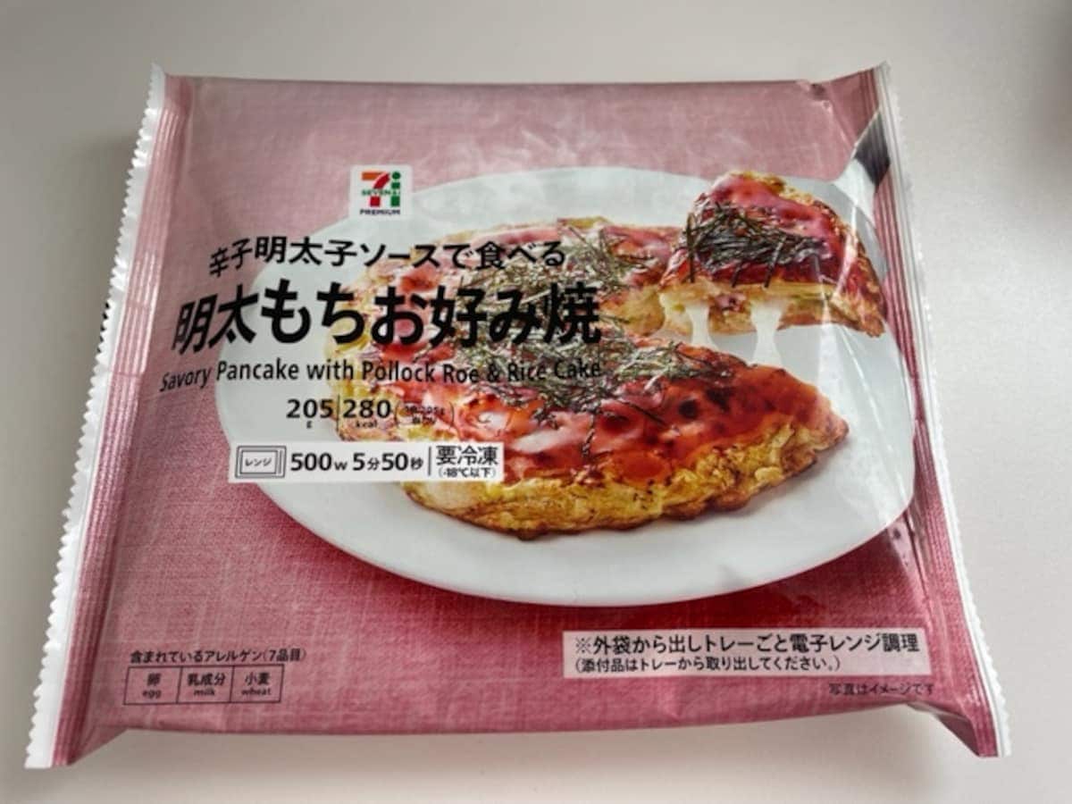 セブンイレブンの「明太子もちお好み焼き」は明太子の風味をしっかり感じる