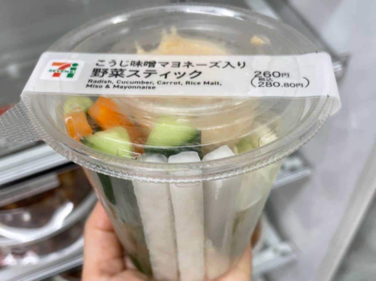 セブンイレブンの「こうじ味噌マヨネーズ入り 野菜スティック」は食べやすい