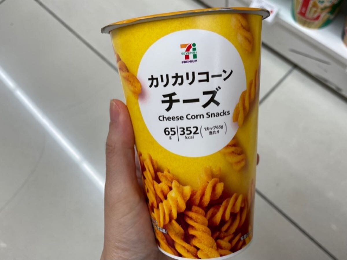 セブンイレブンの「カリカリコーン チーズ」は4種類のチーズパウダーを使用