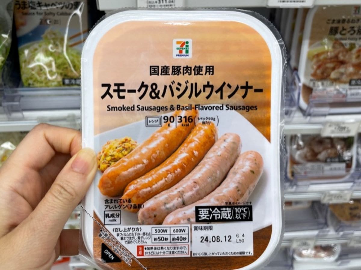 セブンイレブンの「スモーク＆バジルウインナー」は2種類のウインナー入り