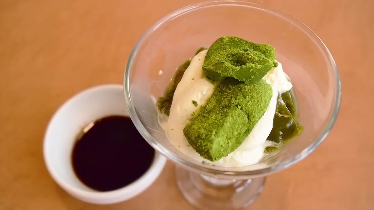 「抹茶ぜりぃと抹茶わらび餅」は食後にぴったりなサイズ感のスイーツ。