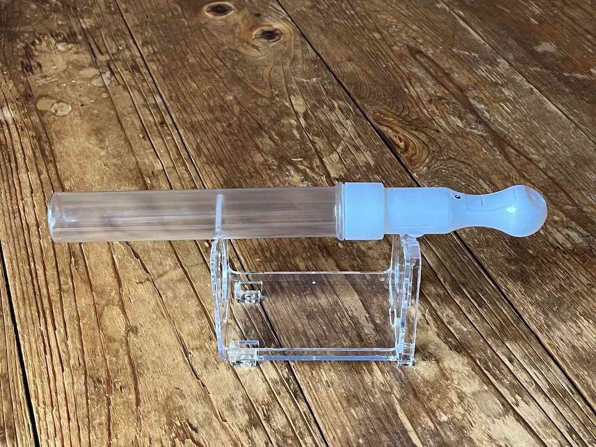 セリアの「ペンライトスタンド」は横でも使える