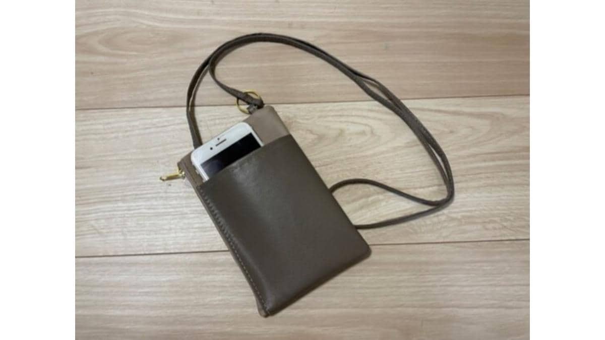 セリアのサコッシュ風「ミニショルダーバッグ」