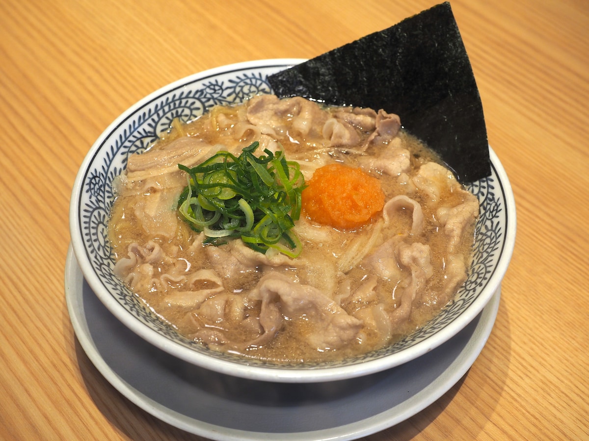 丸源ラーメンの定番「熟成醤油ラーメン 肉そば」