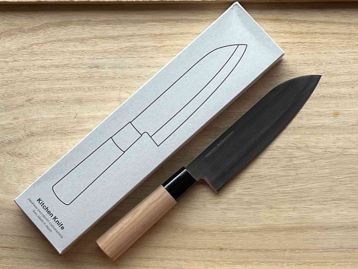 スタンダードプロダクツの「三徳包丁」は1100円（税込）で切れ味優秀！