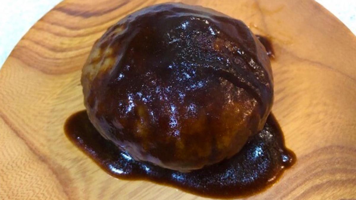 ハンバーグ自体はやや小ぶりですが、肉厚です。