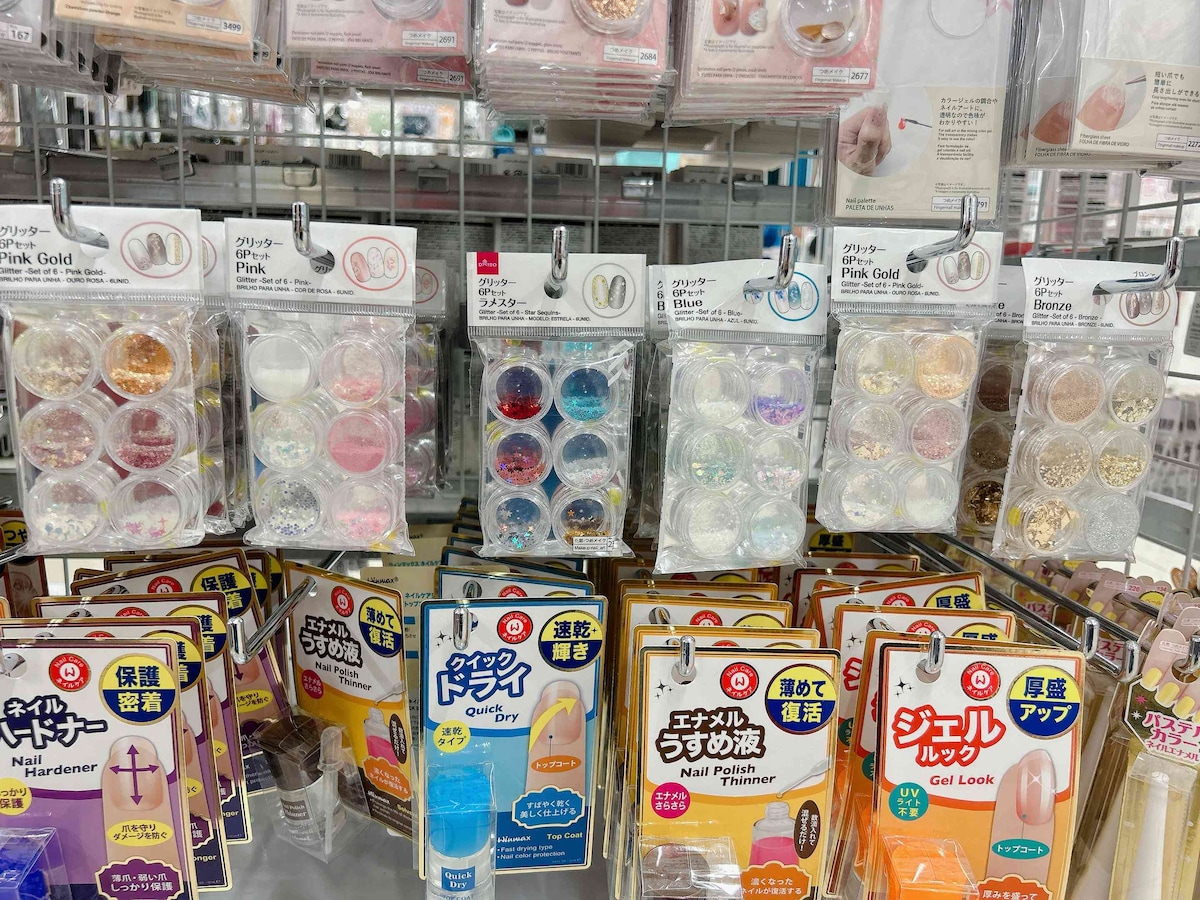 ネイル用のグリッターはカラー展開が豊富