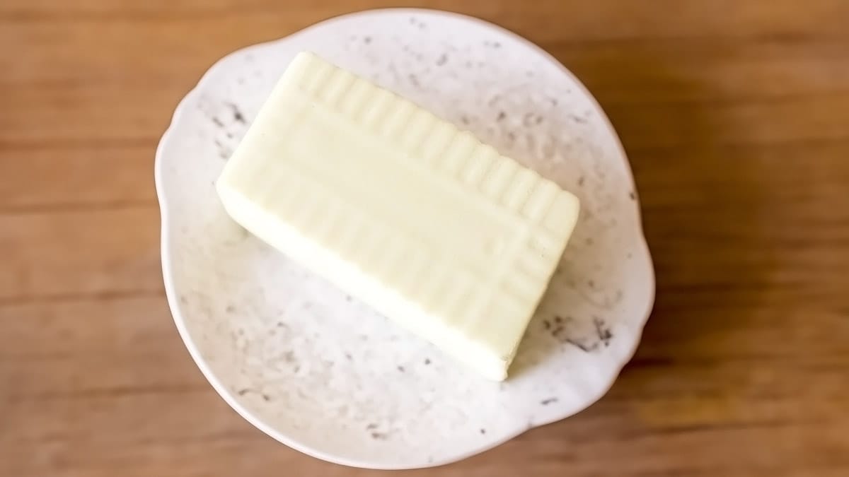 絹ごし豆腐のわりには固めでどっしりとしています。