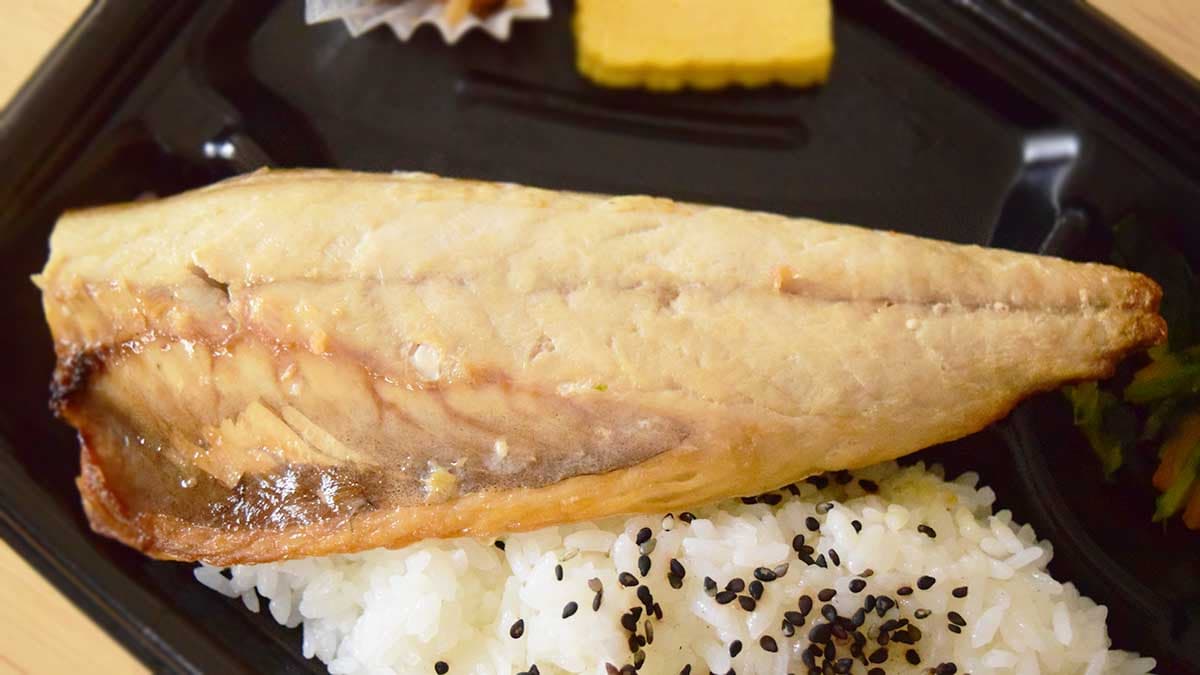 ほどよい塩気と脂身でごはんが進みます。