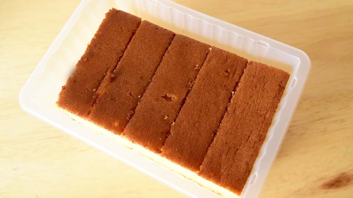 しっとりしたカステラ生地にほんのり牛乳の味わいが感じられます。