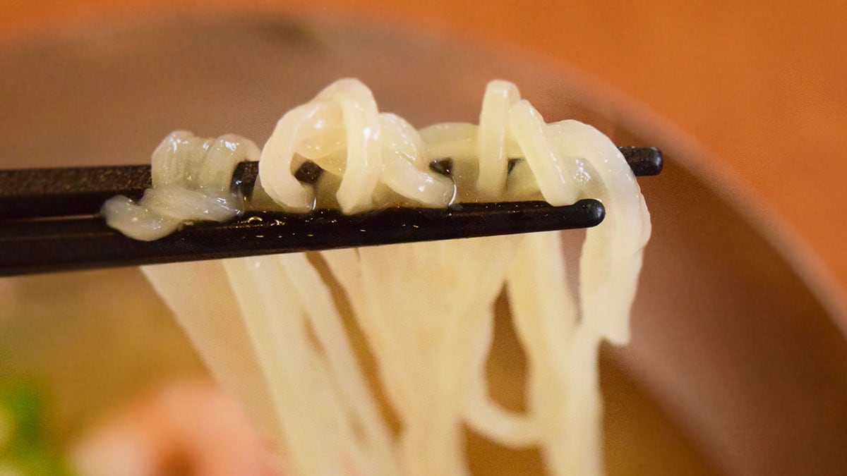 麺はとてもつるつるしています。
