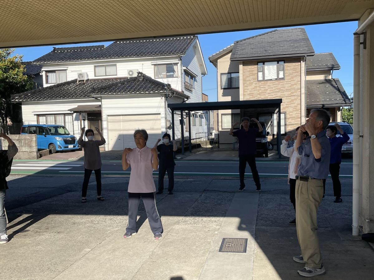 ラジオ体操会は、高齢者のための楽しい習慣！