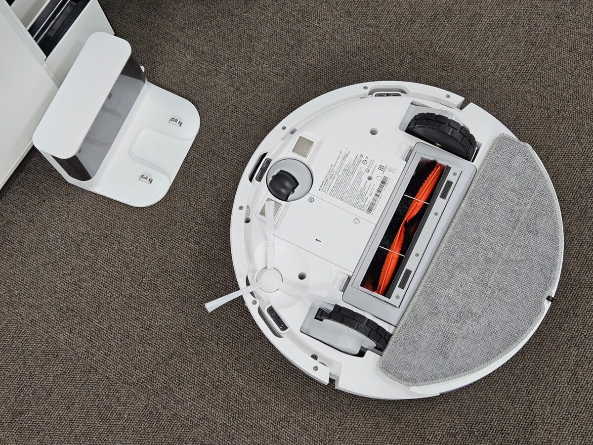 充電ドッグとXiaomiロボット掃除機S20の底面